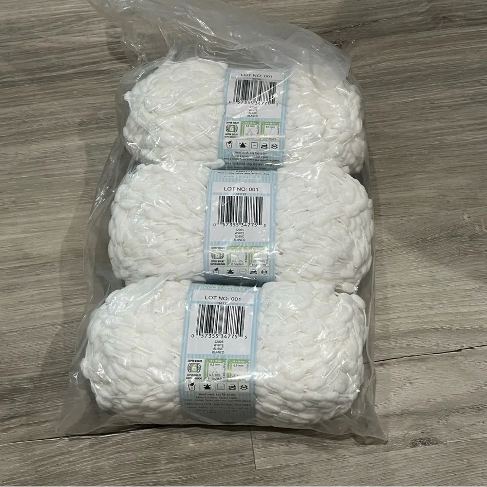NWT Set of 3 Skeins Bernat Baby Pom Pom Yarn (3.5 oz each) White Bulky Weight #6